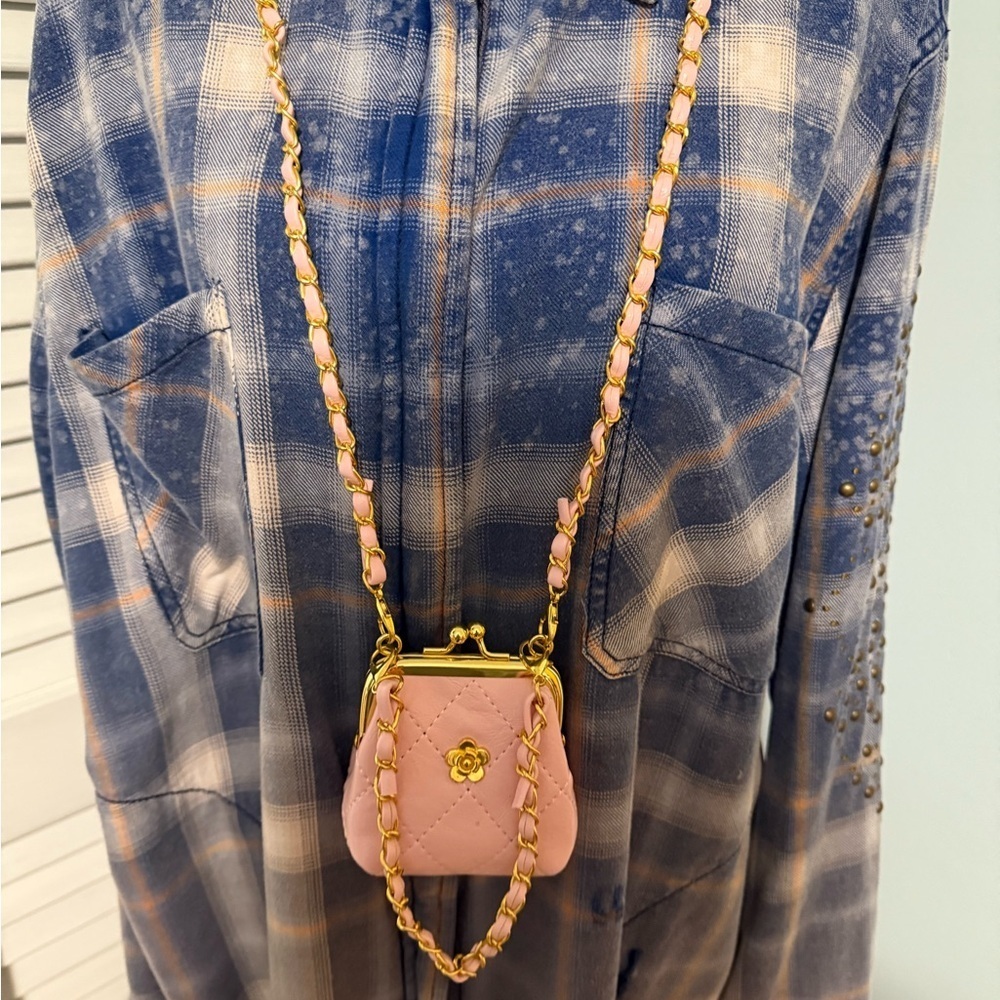 MINI KISS LOCK Pink Quilted handle chain gold tone or crossbody chain! 💓 - Picture 4 of 6